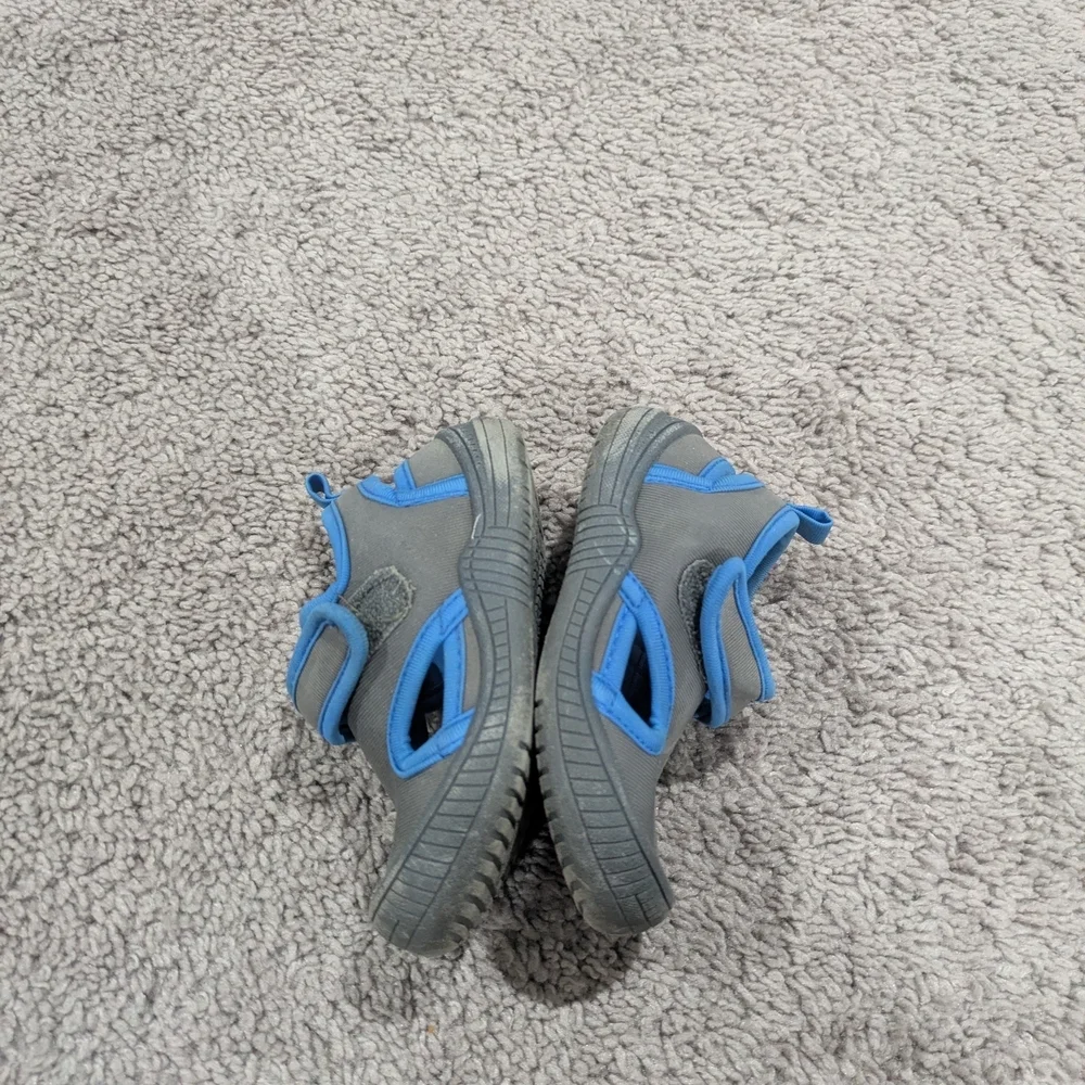 Oomphies Kids Gray and Blue Sandals - Picture 4 of 8